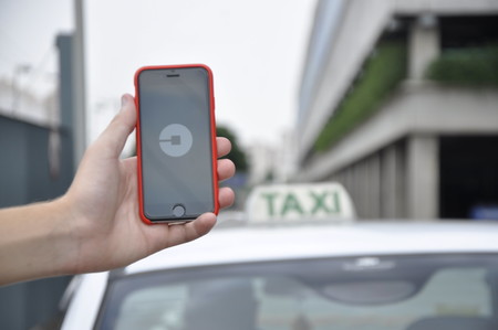 El Supremo respalda a Uber y deroga las restricciones a la actividad de los VTC aprobadas por la presión del sector del taxi