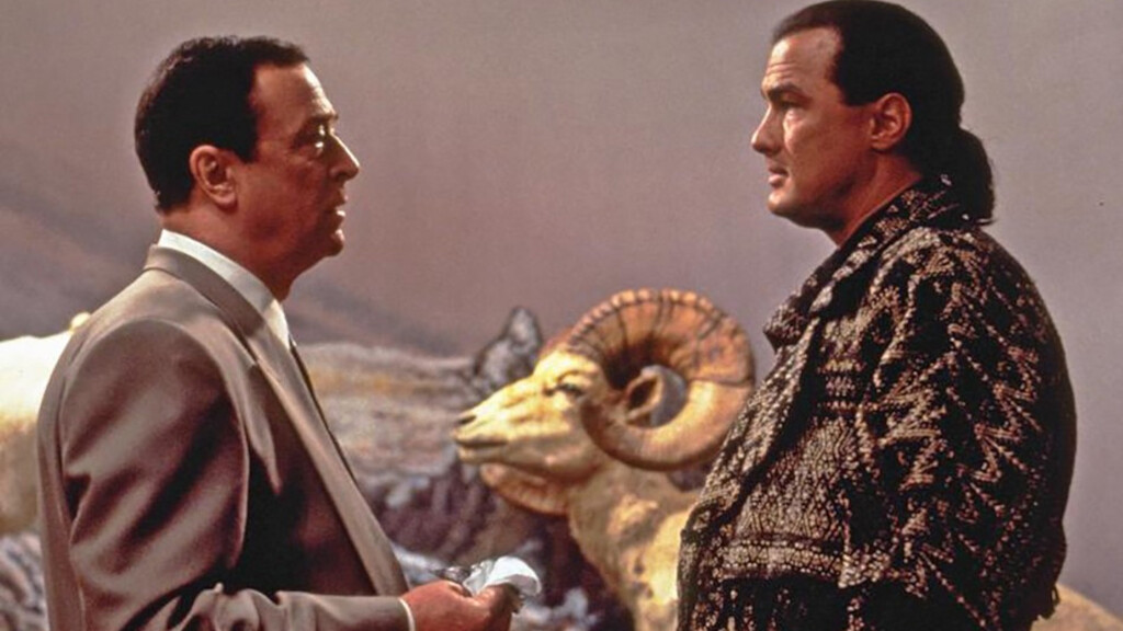 "Estaba tan desesperado que hice una peli con Steven Seagal". Leyenda de Hollywood, Michael Caine casi se retira hace 20 años tras varios rodajes terribles