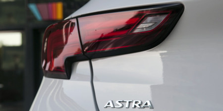 Opel Astra 2015 contacto