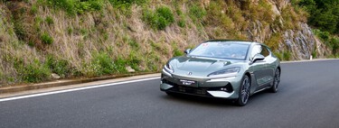 He probado el Denza Z9 GT en China y todavía estoy en shock: un lujoso PHEV familiar de más de 1.000 CV que gira como un tanque y corre como un superdeportivo