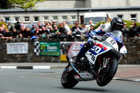 Guy Martin sigue alejado de las road races, tampoco estará en la Southern 100
