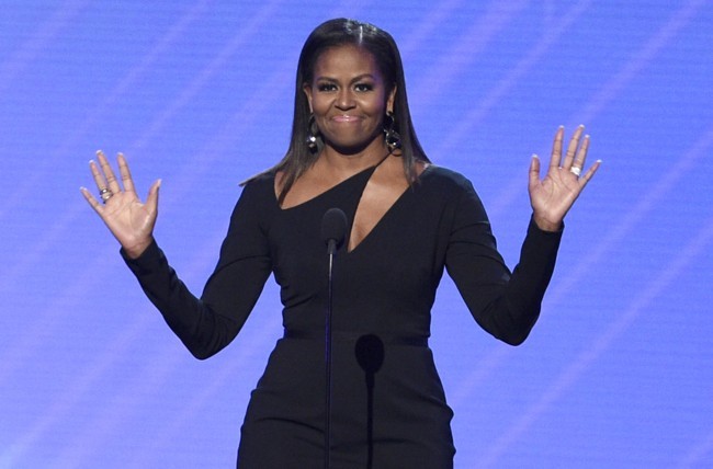 La gira de presentación de sus memorias convierte a Michelle Obama en lo más parecido a una estrella del pop 