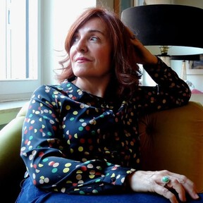 Elvira Lindo (64 años) y su rutina diaria: "Me gusta levantarme tranquilamente por la mañana, luego voy andando a la radio, hago pilates y voy al gimnasio"