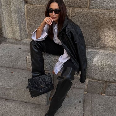 Vuelven las botas altas con tacón que adorábamos en los 00s y confirmamos que serán nuestras favoritas para el invierno de 2026