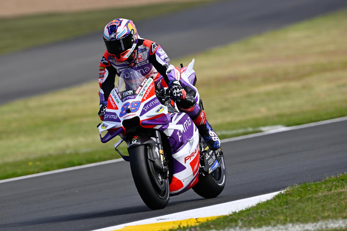 Jorge Martín arrasa en el sprint de Le Mans y Brad Binder recorta a Pecco Bagnaia en el mundial