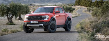 Probamos la Ford Ranger Raptor: un todoterreno brutal e incorrecto que te obliga a divertirte