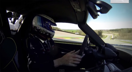 El desliz de Walter Röhrl en Sachsenring a bordo de un Porsche 918 Spyder, que acabó contra el muro