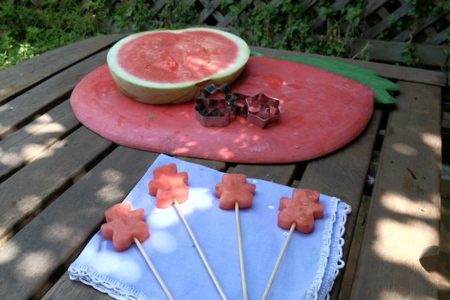 Piruletas de fruta fresca: para que los niños coman sano en verano