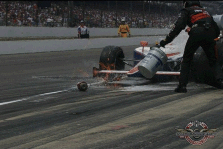 indy500_vitor_meira_accidente_incendio_pit.gif