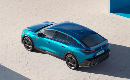 Peugeot 408 PHEV 2023