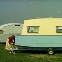 El vídeo de esta caravana anfibia de 1955 es lo más curioso que verás hoy