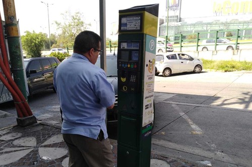 Si tu auto no tiene placas, esto debes poner en el parquímetro
