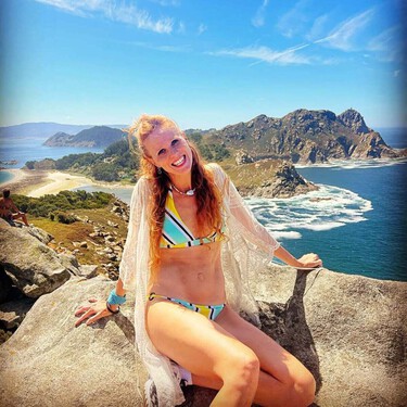 Esta playa de Galicia es la favorita de la actriz María Castro y tiene la mejor puesta de sol 