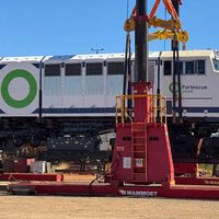 Australia prueba el tren eléctrico que puede revolucionarlo todo: genera tanta energía que tiene autonomía infinita 