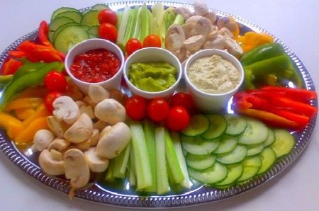 Pon una mesa fresca en verano con fruta y verdura de temporada
