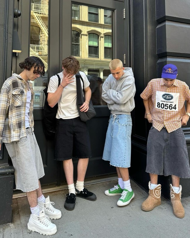 La Prenda Que Conquista A Celebridades Y A La Calle Por Igual Regresa Para Reclamar Su Lugar Este Verano Los Jorts Vuelven A Estar De Moda