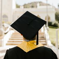 Las 10 carreras universitarias peor pagadas en México en 2026, justo después de la graduación