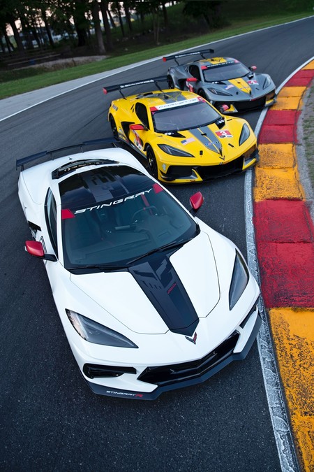 Chevrolet Corvette C8 Stingray R 2021 Teaser 1