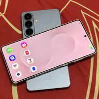 Si un Galaxy se queda sin batería, otro puede sacarlo del apuro: así funciona la carga inversa entre móviles Samsung