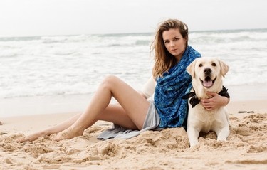 QBe-e, más que un complemento de moda, una pequeña obra de arte y compromiso social