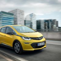 Corre como un OPC, gasta como un Tesla y roza los 500 km de autonomía. Así es el Opel Ampera-e