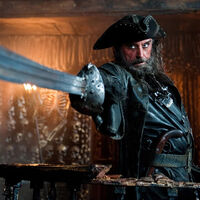 La serie de One Piece de Netflix ficha a un gran actor de Hollywood. Lo conoces por salir en John Wick, pero Ian McShane también tuvo su etapa pirata 