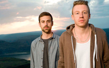 ¿Hace una vuelta en moto con Macklemore y Ryan Lewis? ¡Sube! ¡Que nos vamos al 'Downtown'!