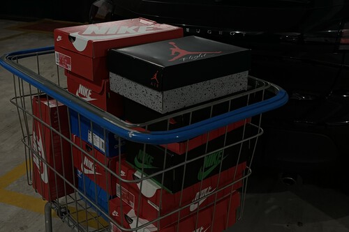 Camisetas por 13 euros, zapatillas por 35 euros y más: Nike arrasa en el outlet de El Corte Inglés con su mejor liquidación del mes  