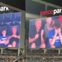 Cuando tu hijo adolescente se siente avergonzado y desearía que se lo tragara la tierra