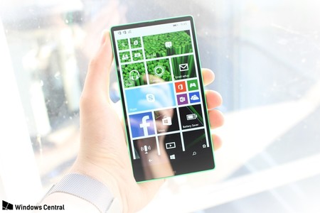 Microsoft pudo haber sido la responsable del primer teléfono sin marcos y el Lumia 435 su estandarte