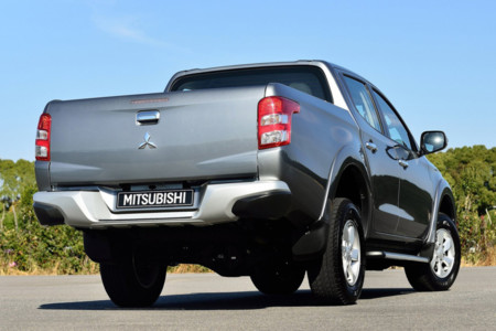 precio España Mitsubishi L200 2015