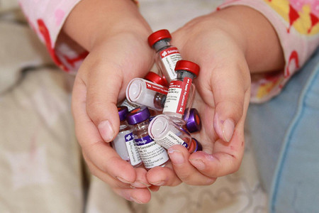 Comercializada en España la primera vacuna pediátrica hexavalente en presentación líquida