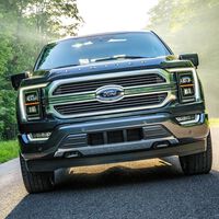 Ford no puede ensamblar cientos de camionetas por un problema muy peculiar y azul...