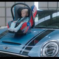 Nanas Mini, la aplicación con sonido de motor para que se duerma el bebé (pero mejor si no lo hace en la sillita del coche) 