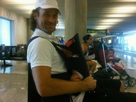 Moyá, feliz cual perdiz, con su nena