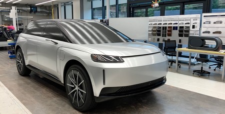 Dyson revela todos los secretos de su frustrado coche eléctrico en un vídeo que lo muestra por primera vez en movimiento