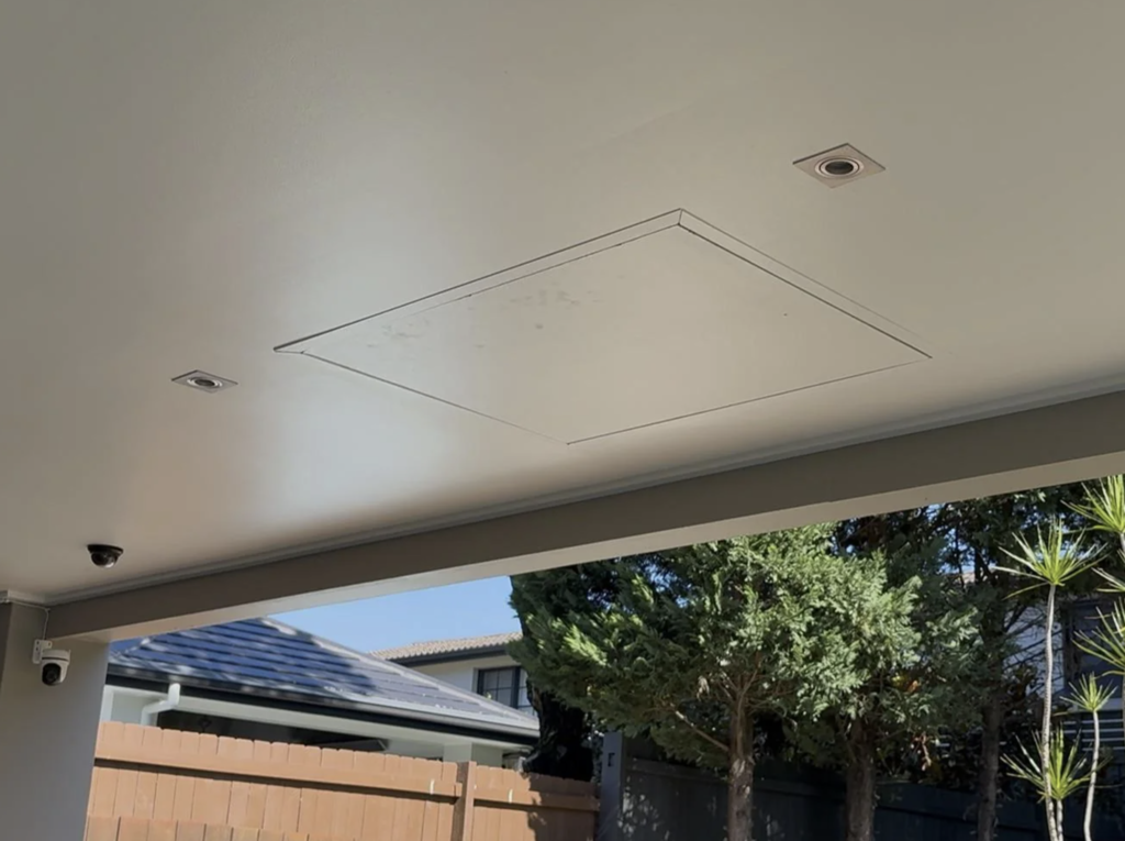 “No teníamos ni idea de que existiera”: un propietario encuentra un televisor en el techo después de 17 años y ahora tiene un televisor nuevo