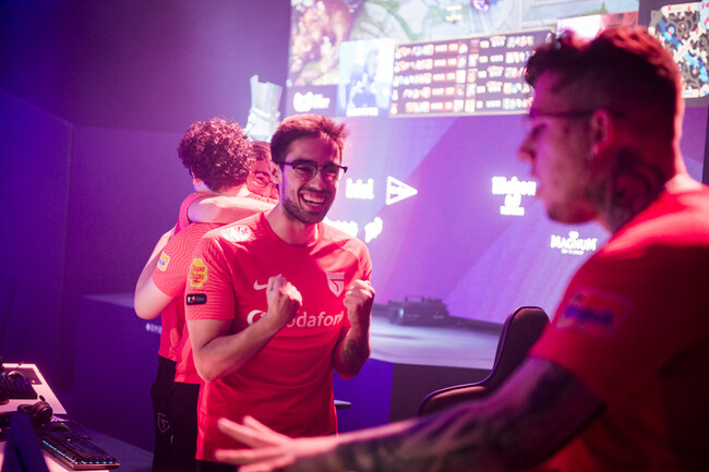 Miniduke tras ganar la final de Superliga
