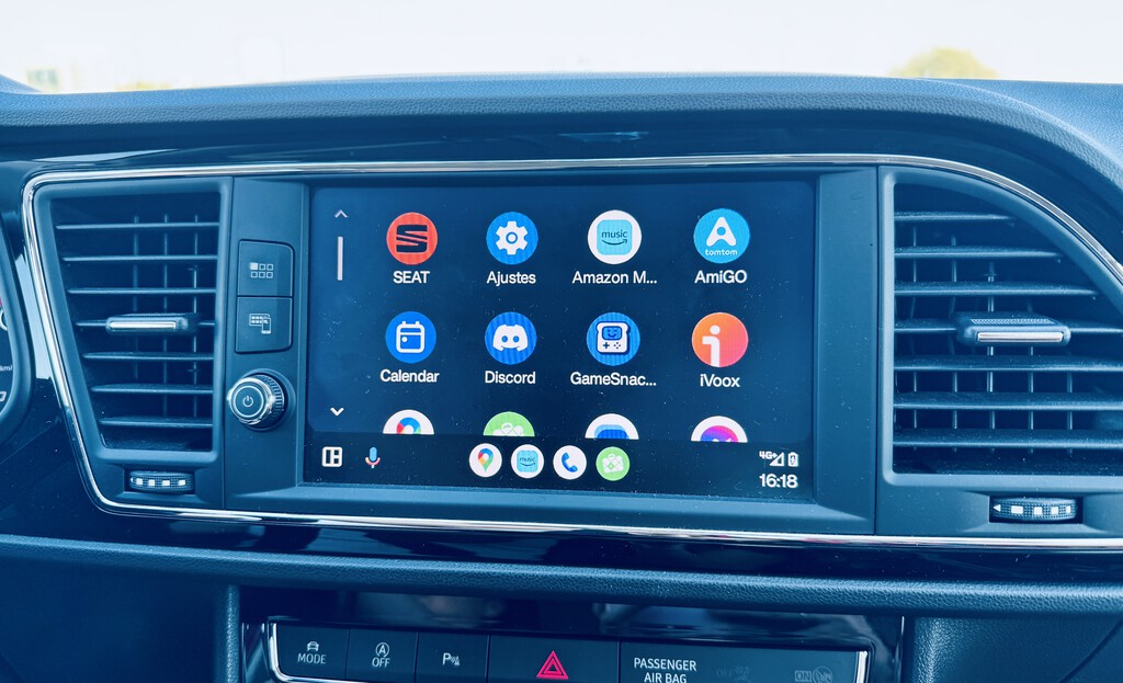 Android Auto, guía a fondo: qué es, cómo funciona, cómo conectar tu móvil y lo mejor que puedes hacer