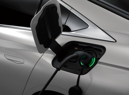Grupo PSA ya prepara el "horno" para sus futuros vehículos eléctricos