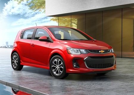 Chevrolet Sonic 2017 1024 01