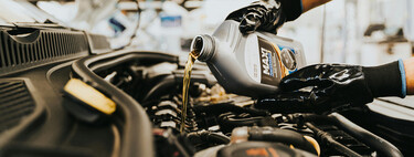 Si el aceite de tu motor huele a gasolina, deberías ir pidiendo cita en el taller