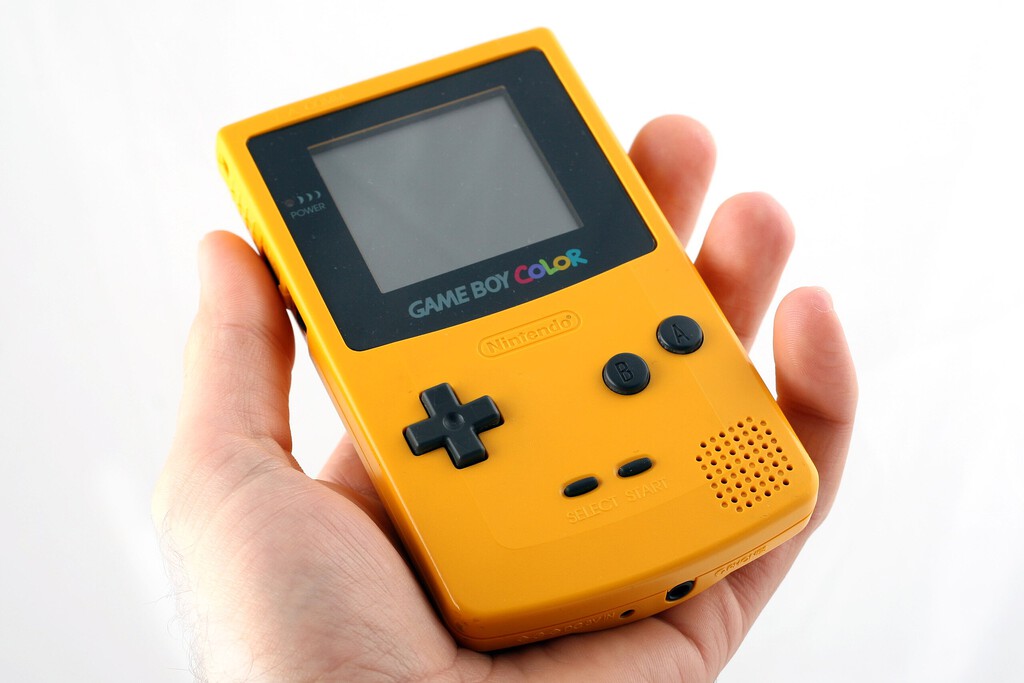 Por qué el logo de la Game Boy Color tiene esos cinco colores en las letras 
