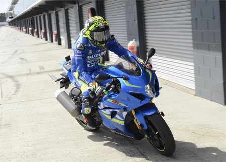 Alex Rins Y Andrea Iannone Prueban La Suzuki Gsx R1000r 10