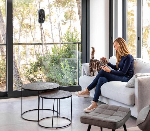 Ahorra tiempo de limpieza con este robot limpiacristales de Cecotec que se conecta al WiFi y está  rebajado en El Corte Inglés