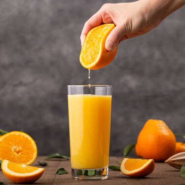 Creíamos que el azúcar de los zumos y de los refrescos era igual de malo. Un nuevo estudio ha descubierto que actúa de forma diferente
