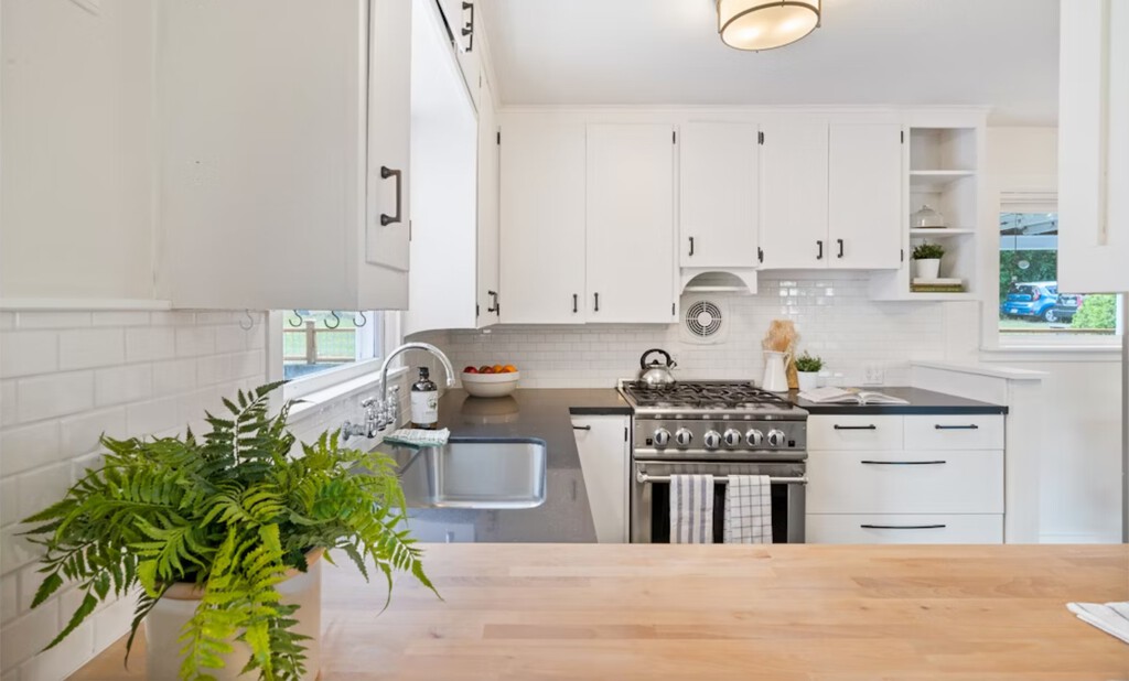 Este es el escurreplatos de Leroy Merlin que aprovecha al máximo el espacio de la cocina y la mantiene organizada