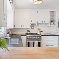 Este es el escurreplatos de Leroy Merlin que aprovecha al máximo el espacio de la cocina y la mantiene organizada