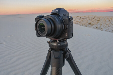 Nikon Z50, Olympus E‑M10 Mark III, Sony A7 II y más cámaras, objetivos y accesorios en oferta en el Cazando Gangas