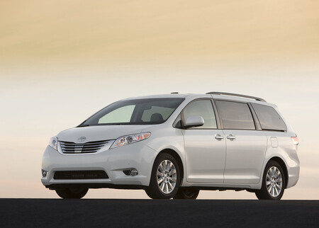 Toyota Sienna 2011 1600 01